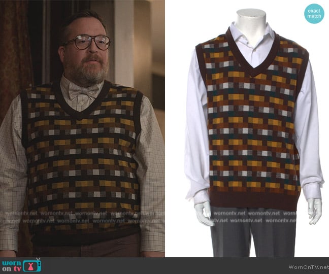 Todd Snyder Merino Wool Printed Sweater Vest worn by (Michael Cyril Creighton) on Only Murders in the Building