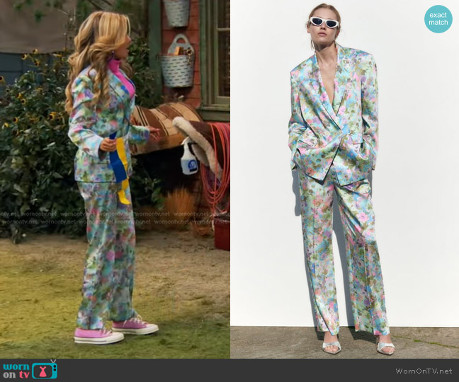 Zara Printed Satin Effect Blazer worn by Destiny Baker (Mallory James Mahoney) on Bunkd