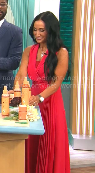 Elizabeth Werner’s pink sleeveless pleated dress on CBS Mornings