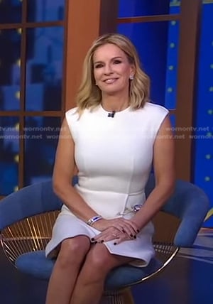Jennifer’s white dress with safety pin on Good Morning America
