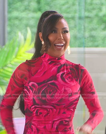 Kayla’s red rose print dress on Selling the OC