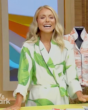 Kelly’s banana leaf print robe on Live with Kelly and Mark