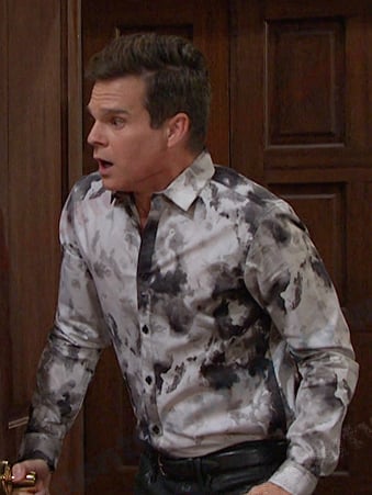 Leo’s white abstract print shirt on Days of our Lives