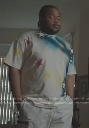 Papa’s star print shirt on The Chi