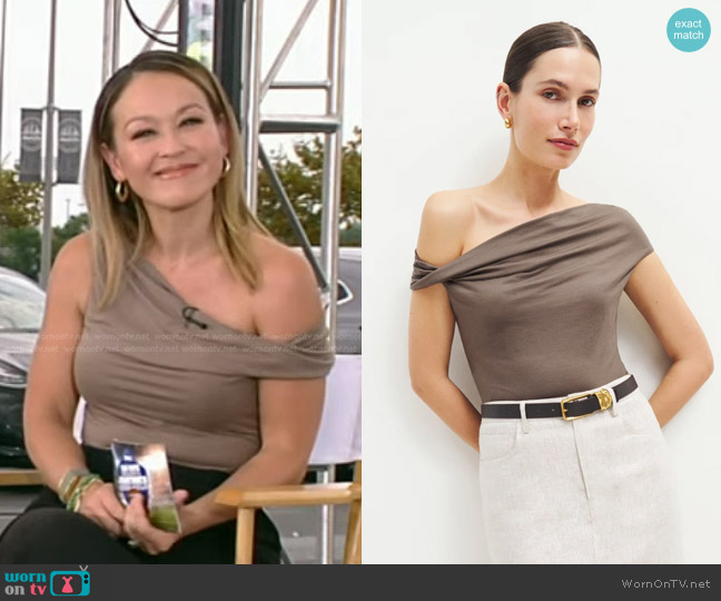 Reformation Cello Knit Top in Shitake worn by Eva Pilgrim on Good Morning America