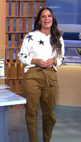 Rocsi Diaz’s white star print sweater and brown pants on Good Morning America