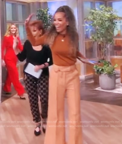 Sunny’s beige pants on The View