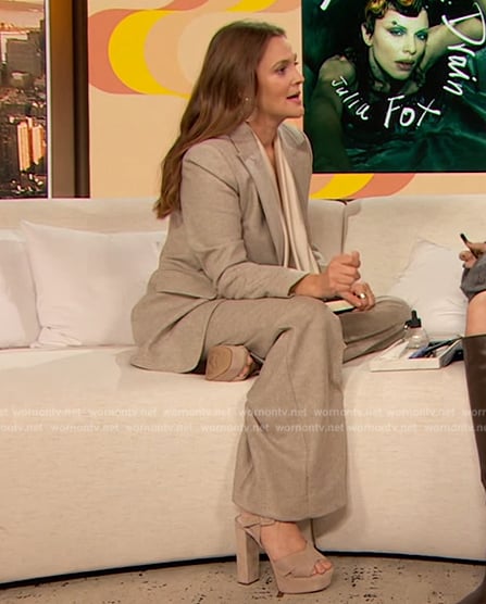 Drew’s beige blazer and pants on The Drew Barrymore Show