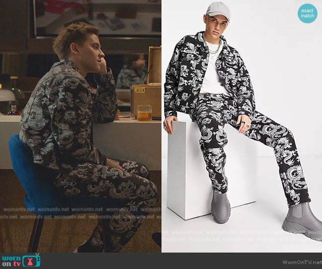Liquor N Poker Oversized Dragon Print Jacket worn by Iván Carvalho (André Lamoglia) on Elite