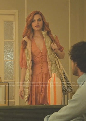 Chloe’s pink v-neck mini dress and metallic veset on Elite