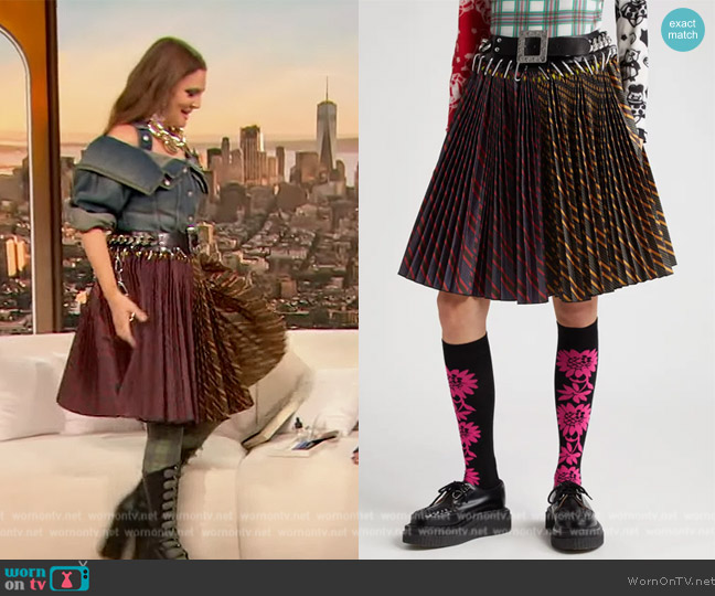 Chopova Lowena Fugen Carabiner Stripe Pleated Skirt worn by Drew Barrymore on The Drew Barrymore Show