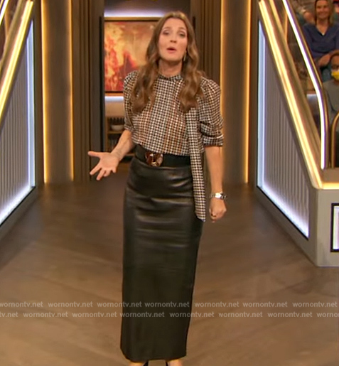 Drew’s houndstooth print blouse and leather skirt on The Drew Barrymore Show