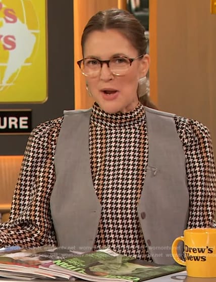 Drew’s houndstooth print blouse and leather skirt on The Drew Barrymore Show