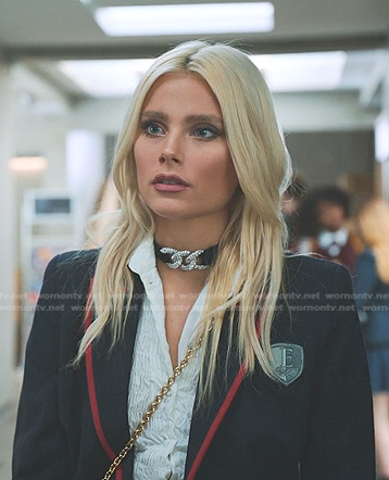 Isadora’s embellished velvet choker necklace on Elite