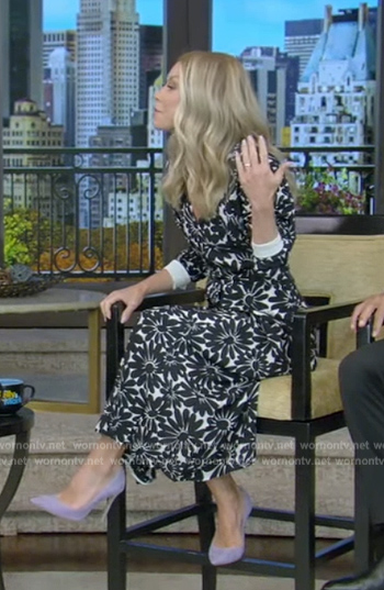 Kelly’s lavender suede pumps on Live with Kelly and Mark