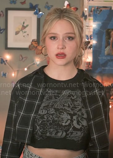 Lexy’s black cropped graphic tee and checked shirt on Chucky