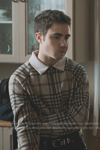 Nico’s gray plaid sweater on Elite