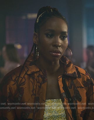 Rocío’s orange bomber jacket on Elite