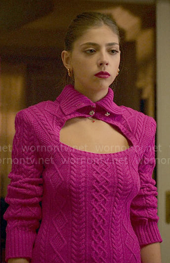 Sara’s pink cable knit dress with cutout on Elite