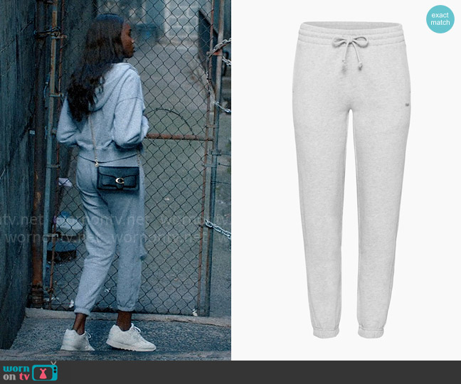 TNA Cozy Fleece Boyfriend Sweatpant in Heather Chrome worn by Vivian Lee Finch (Laura Kariuki) on American Horror Stories