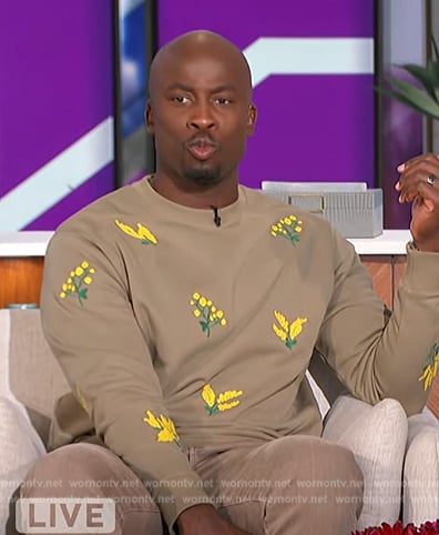 Akbar’s green floral sweatshirt on The Talk