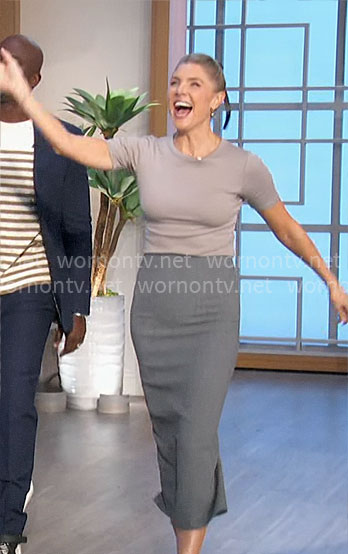 Amanda’s grey t-shirt and pencil skirt on The Talk