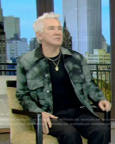 Baz Luhrmann’s green tie dye jacket on Live with Kelly and Mark