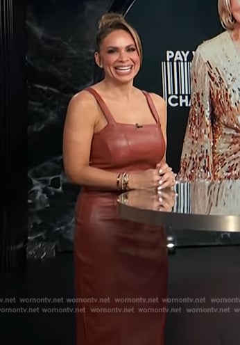 Carolina’s brown leather dress on E! News