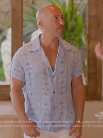 Jason’s blue printed shirt on Selling Sunset