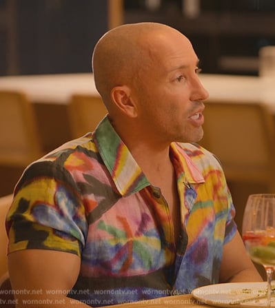 Jason’s abstract print shirt on Selling Sunset