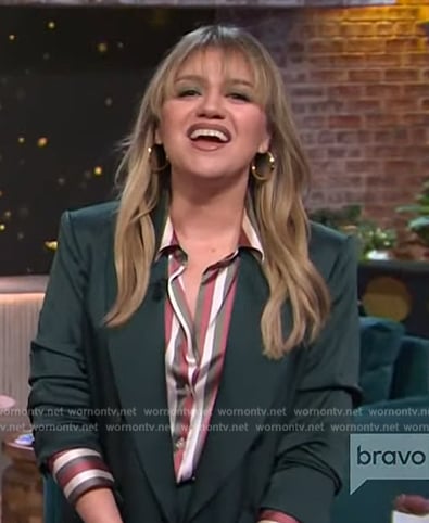 Kelly’s green double breasted blazer on The Kelly Clarkson Show