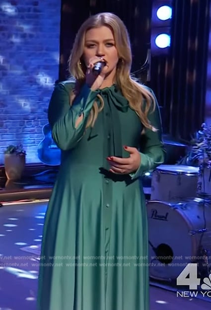 Kelly’s green ombre long sleeve dress on The Kelly Clarkson Show