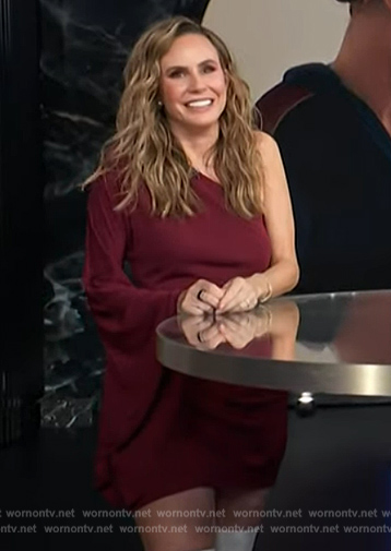 Keltie’s burgundy one sleeve mini dress on E! News