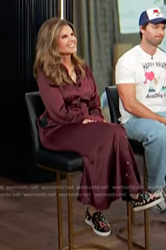 Maria Shriver’s burgundy shirtdress on E! News