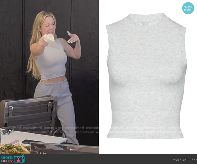 Skims Stretch Cotton Jersey Mock Neck Tank worn by Khloe Kardashian (Khloe Kardashian) on The Kardashians