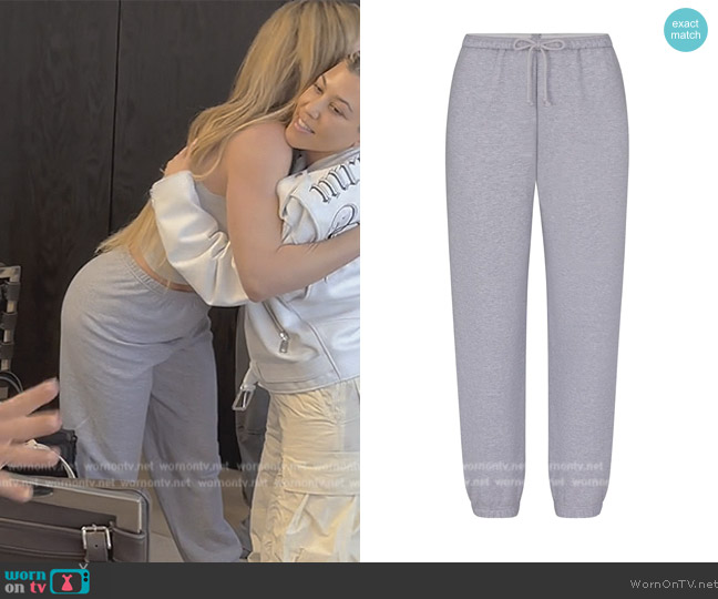 Skims Classic Jogger worn by Khloe Kardashian (Khloe Kardashian) on The Kardashians
