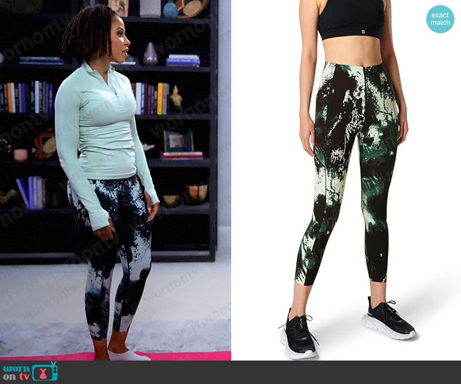 Sweaty Betty Power Leggings in Green Disperse Print worn by Andrea Barnes (Kj Smith) on Tyler Perrys Sistas