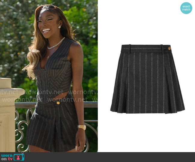 Versace Logo-print pleated skirt worn by Chelsea Lazkani on Selling Sunset