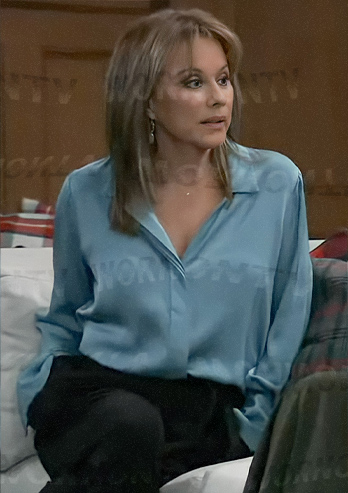 Alexis’ blue button down blouse on General Hospital