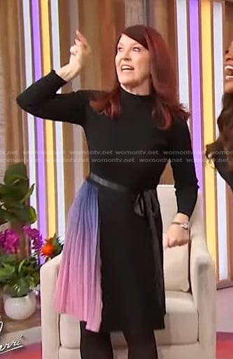 Kate Flannery’s black ombre pleated dress on Sherri