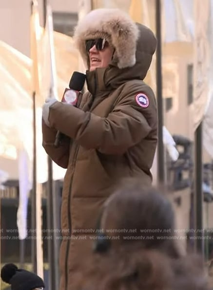 Kelly’s olive green parker coat on The Kelly Clarkson Show