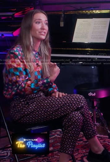 Lauren Daigle’s multicolor geo print shirt and pants on Good Morning America