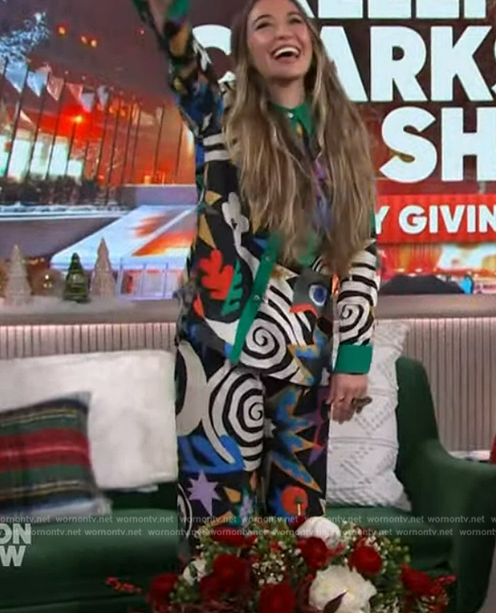 Lauren Daigle’s abstract print shirt and pants on The Kelly Clarkson Show