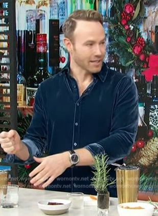 Paul Zahn’s blue velvet shirt on Access Hollywood
