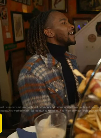 Scott’s plaid flannel jacket on Access Hollywood