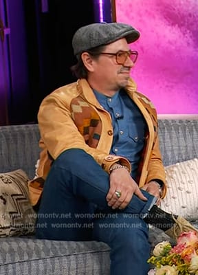 Adrian Quesada’s patterned jacket on The Kelly Clarkson Show