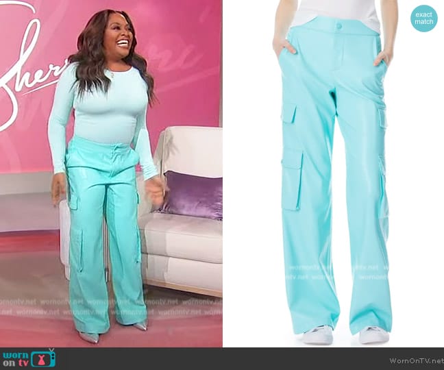 Alice + Olivia Hayes Faux Leather Cargo Pants worn by Sherri Shepherd on Sherri