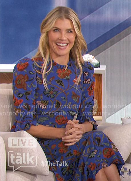 Amanda’s blue floral midi dress on The Talk