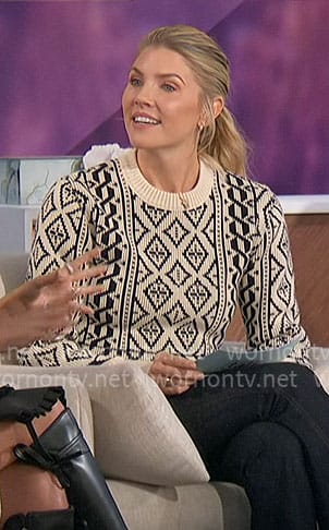 Amanda’s geometric print sweater on The Talk