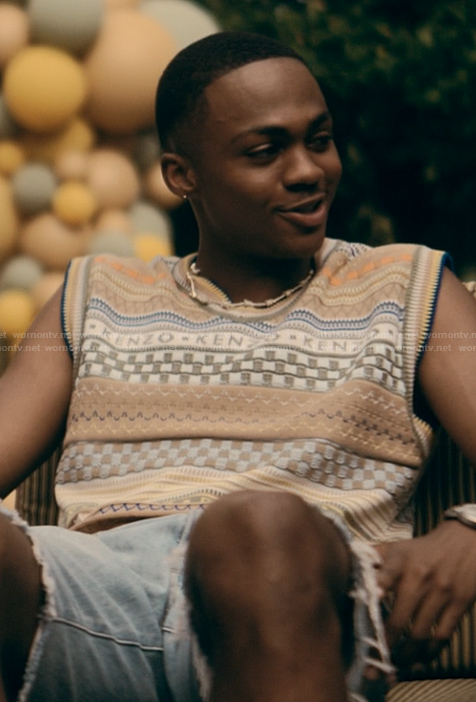 Bakari’s fairisle knit vest on The Chi